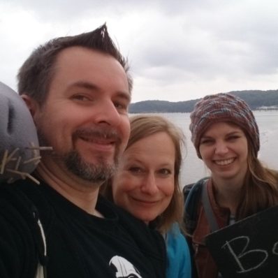 Gruppe Menschen und Dugong Strand